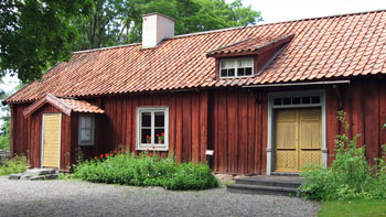 Målat knuttimmerhus